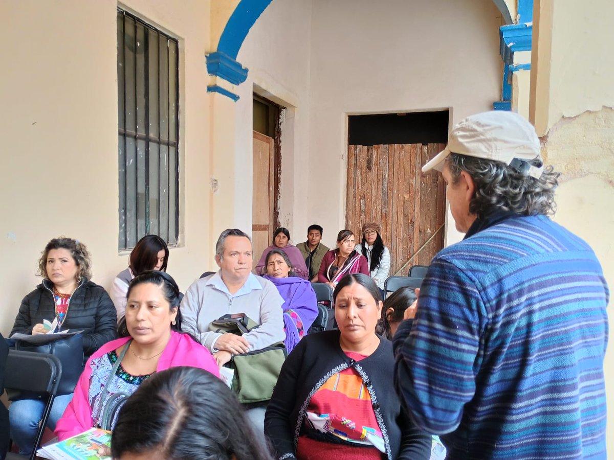 OriginalMexico's tweet photo. En una de nuestras sedes de #Chiapas el equipo de @FinabienMex ofreció pláticas sobre educación financiera a las y los artesanos que acudieron a entrevista.
¡Gracias por su apoyo!🤜🏼🤛🏼
#OriginalCrece❣️
@cultura_mx https://t.co/6mQ9fH1zMM