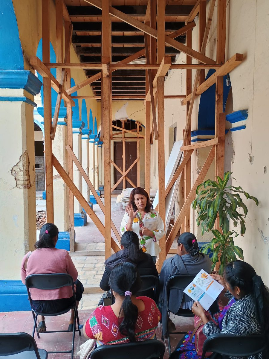 OriginalMexico's tweet photo. En una de nuestras sedes de #Chiapas el equipo de @FinabienMex ofreció pláticas sobre educación financiera a las y los artesanos que acudieron a entrevista.
¡Gracias por su apoyo!🤜🏼🤛🏼
#OriginalCrece❣️
@cultura_mx https://t.co/6mQ9fH1zMM