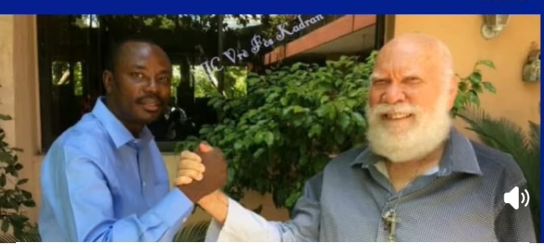 Pitit Dessalines salye depa Frankêtienne, yon mapou, yon patriyòt, yon konseye ki kite mak li sou tout moun ki te gen chans chita pale ak li de Hayti.
Jodi a, pi bèl omaj.nou ka rann li, se rasanble, aplike tout konsèy li yo, pou bati yon lòt Hayti kote tout haysyen ka viv byen.