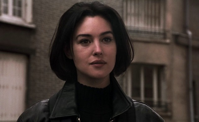 TheCinesthetic's tweet photo. Monica Bellucci in The Apartment (1996) https://t.co/plc96ebyKh