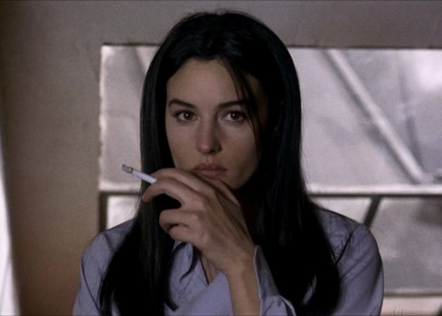 TheCinesthetic's tweet photo. Monica Bellucci in The Apartment (1996) https://t.co/plc96ebyKh
