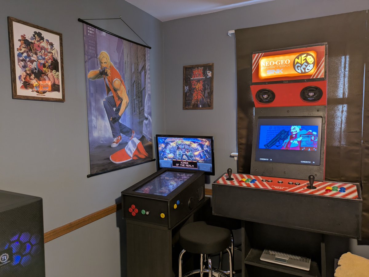 GoombaGamer4's tweet photo. My Home Arcade for 2025 after doing remodeling work around the house! It's a much smaller space than before, but it's all mine! (The kids wanted the larger game room all to themselves). #Sega #Nintendo #SNK #retrogaming #Arcade #VirtualPinball https://t.co/cfabXneIRU