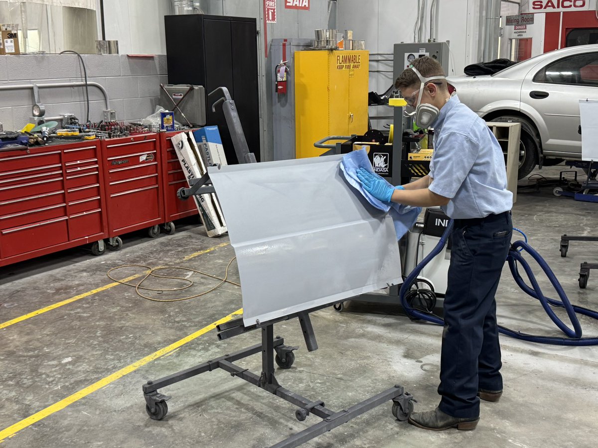 JEFCOCareerTech's tweet image. The Jefferson County School System was proud to host the 2024-25 SkillsUSA District Competition for Auto Collision. @JEFCOED #CTE @SkillsUSA_AL