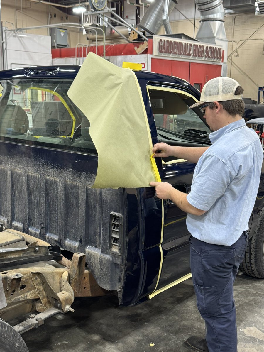 JEFCOCareerTech's tweet image. The Jefferson County School System was proud to host the 2024-25 SkillsUSA District Competition for Auto Collision. @JEFCOED #CTE @SkillsUSA_AL