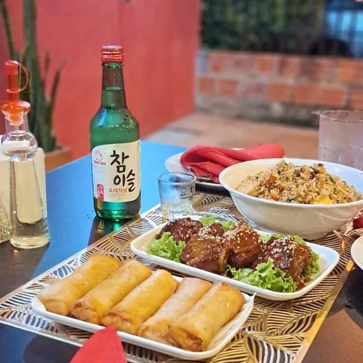 Buena opción para esta noche, en KingPanda 
Combo de 80.000 gs
Incluye 
5 unidades rollitos primavera 
Arroz frito
Costillitas de cerdo agridulce. 
Ubi: Capiata ruta 2 km 23 actual
Reservas al WhatsApp 0982-148-404