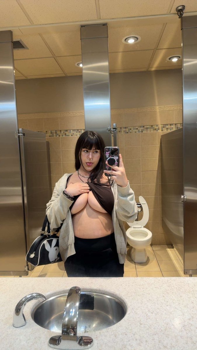 ogreballz777's tweet photo. Pictures I would send from the bathroom, if you took me out on a date..!! https://t.co/Lm6jwuly5O