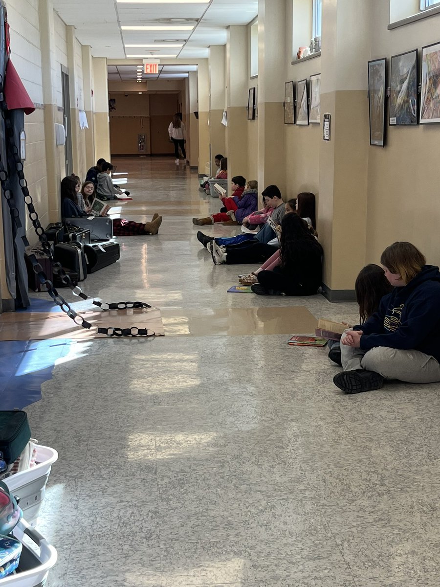 GoMESDukes's tweet image. At MES as in tradition, we celebrated being 100 days stronger, kinder, and smarter! Students read with a buddy school-wide this morning. We also embraced 80 days left in the school year.  @marlborosd @MsAmodeoAP