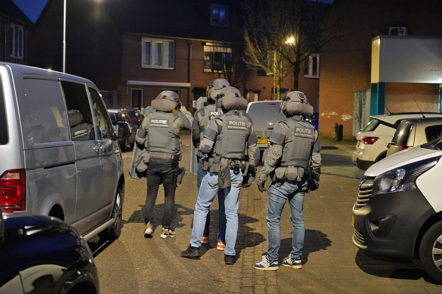 Arrestatieteam valt woning binnen na vuurwapendreiging