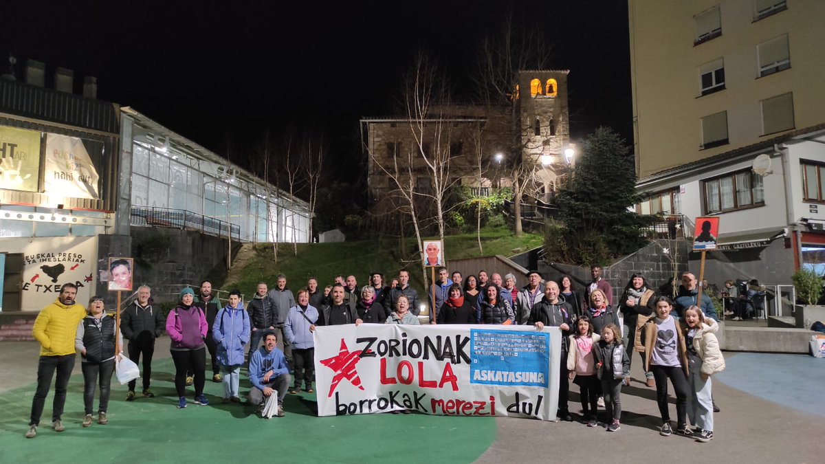 La bona gent d'Itxondo felicitant l'aniversari de Lola