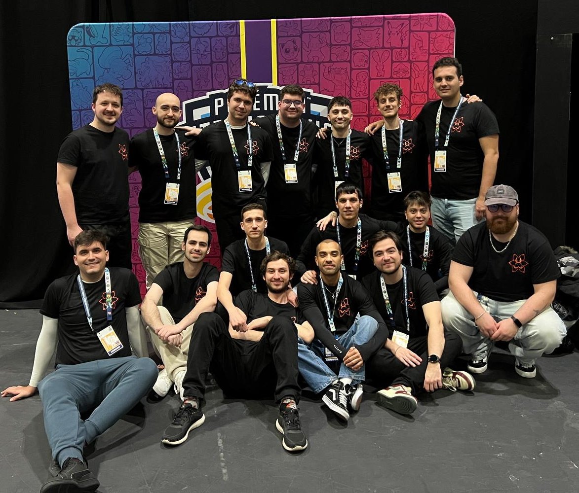 Bueno señores, 5-3 en EUIC, perdiendo Win&amp;In contra <a href="/SanvyVGC/">Sanvy</a> (que bueno eres!). 

Pero muy contento con el resultado y el torneo, agradecer a los compas de la cocina <a href="/krlos_cb/">Murphy</a> <a href="/TrezkoVGC/">Trezko</a> <a href="/Forcho97/">Forcho</a> y a mis chavales de @X_3Squad 

La próxima es tuya <a href="/F2VGC/">F2VGC</a> eres la cabra.