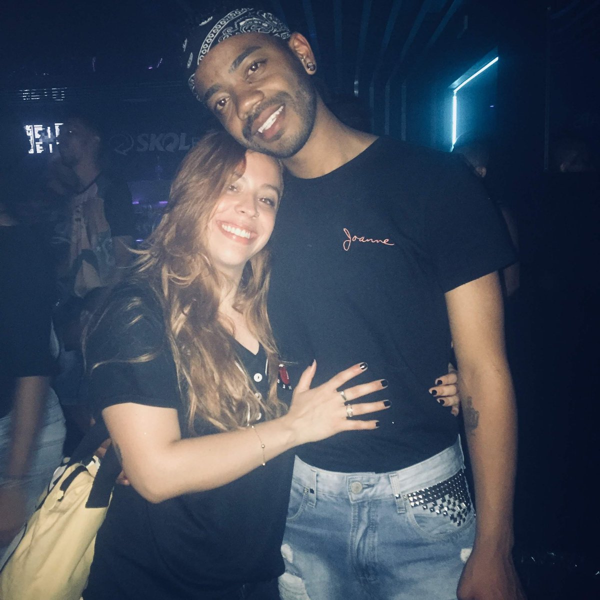 Mboywayne's tweet image. 2012: 18 anos , Born This Way Ball tive o privilégio ainda de realizar um sonho.  🥺

2017: 23 anos, Rock In Rio infelizmente não fui pq fiquei arrasado e triste naquele dia. 

2025: 31 anos , Rio 🏖️ ansioso para o momento 😭😭❤️. 

@santander_br