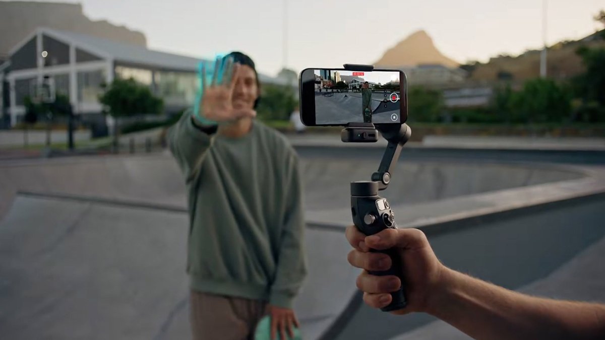 SmartphoneFilm1's tweet photo. Discover the DJI Osmo Mobile 7 &amp; 7P—smartphone gimbals with pro-level stabilization, gesture controls, and a built-in tripod for effortless content creation! https://t.co/ts1fh0tkJo https://t.co/u6Zc8Do0V5