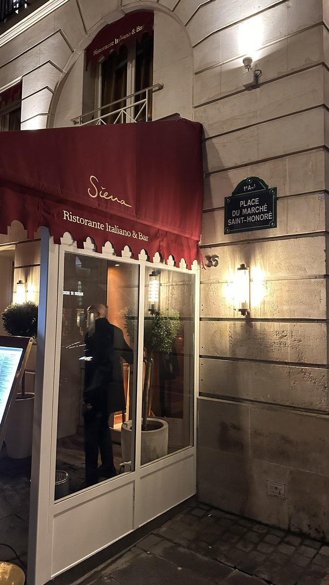 _khzz's tweet photo. Au revoir, Paris… till next time 🇫🇷 https://t.co/xwsuqcOEIL