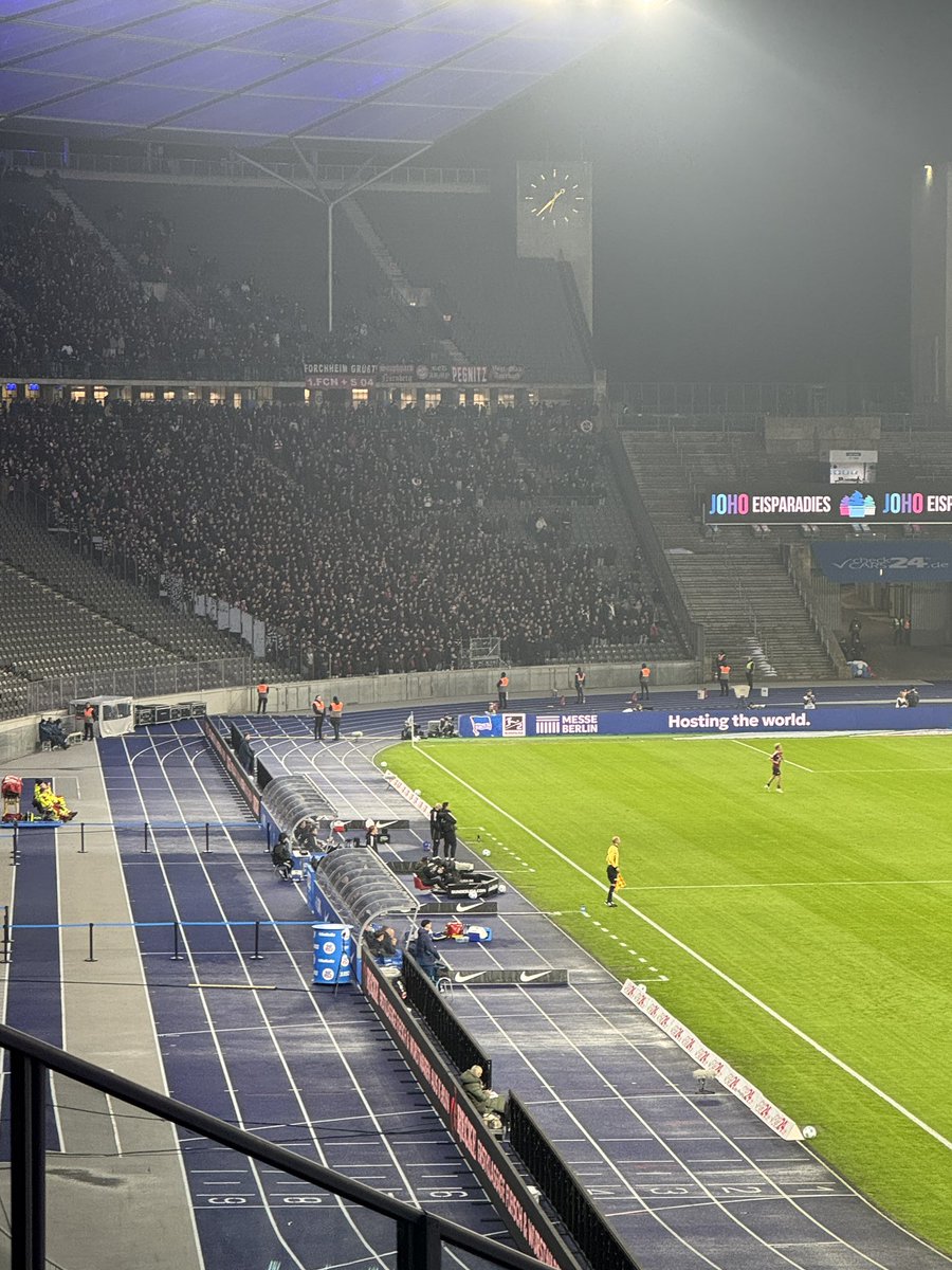 Schmuckee's tweet photo. Wo sind die #ultras ? #bscfcn https://t.co/zXDmThdEeq