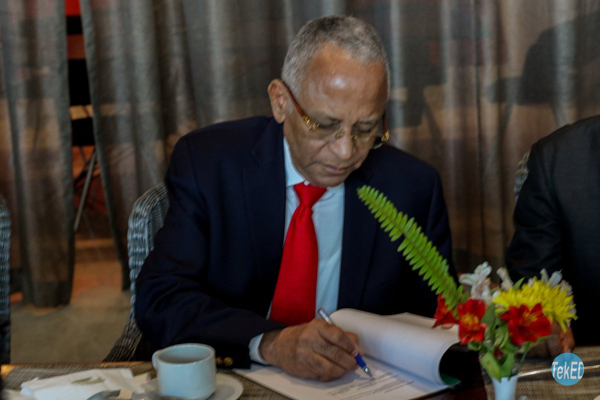 Joebern2017's tweet image. Le mardi 18 février 2025 à 9h AM à l'hôtel Marriott le Président de la Fédération Haïtienne des Échecs(FHE), Dr Jacky LUMARQUE, a signé un protocole d'accord avec Kou Lakay, représenté par ING Max Larson HENRY pour le développement de modules de formation en ligne sur les échecs.