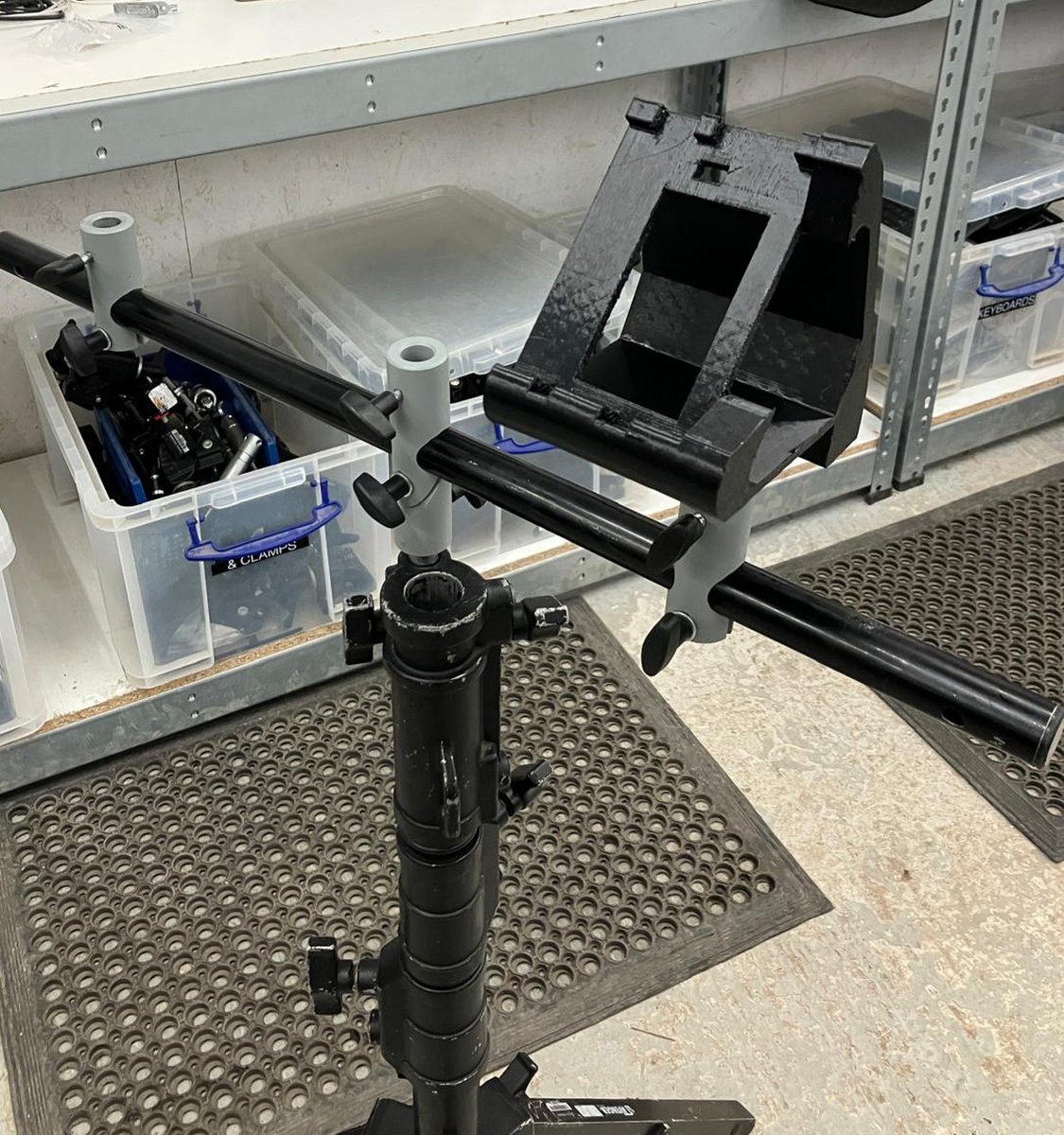 3D-Printed prototype for Preston Hand Units ⚡️

More Verlaine magic fresh off the printer in our Kit Room - exclusively made for our Digital Orchard Onset DITs

#filmindustry #3dprinting #onset #dit #digitalorchard