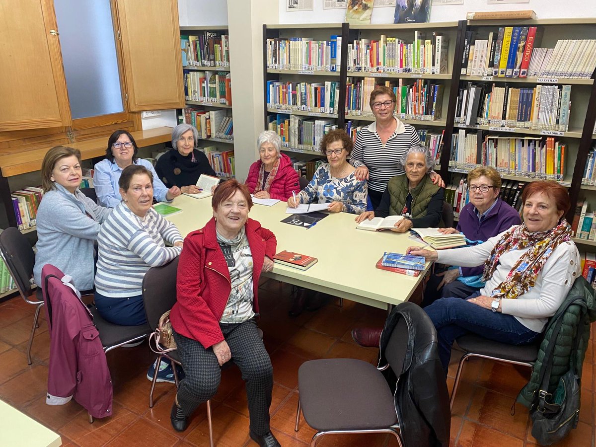 Estamos encantadas de recibir al Club de lectura Horizontes en nuestra biblioteca.
Bienvenidas!!!