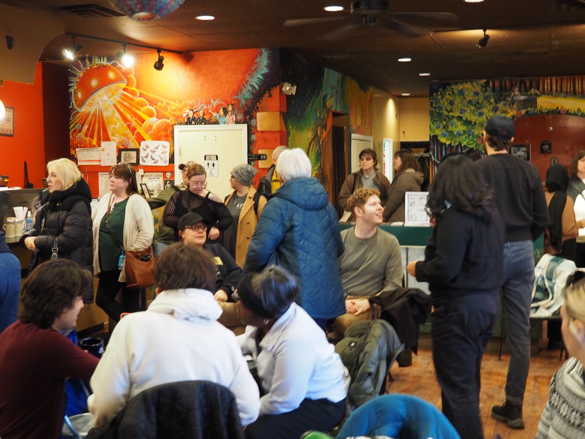 fundmifuture's tweet photo. PEOPLE POWER: Last night, over eighty Michiganders in Macomb County turned out, writing postcards to Congress: FUND PUBLIC SERVICES, not billionaires!

When we fight for wealthy corporations to pay what they owe, we win better schools, roads, and infrastructure for our community! https://t.co/reRlc7X7Ia