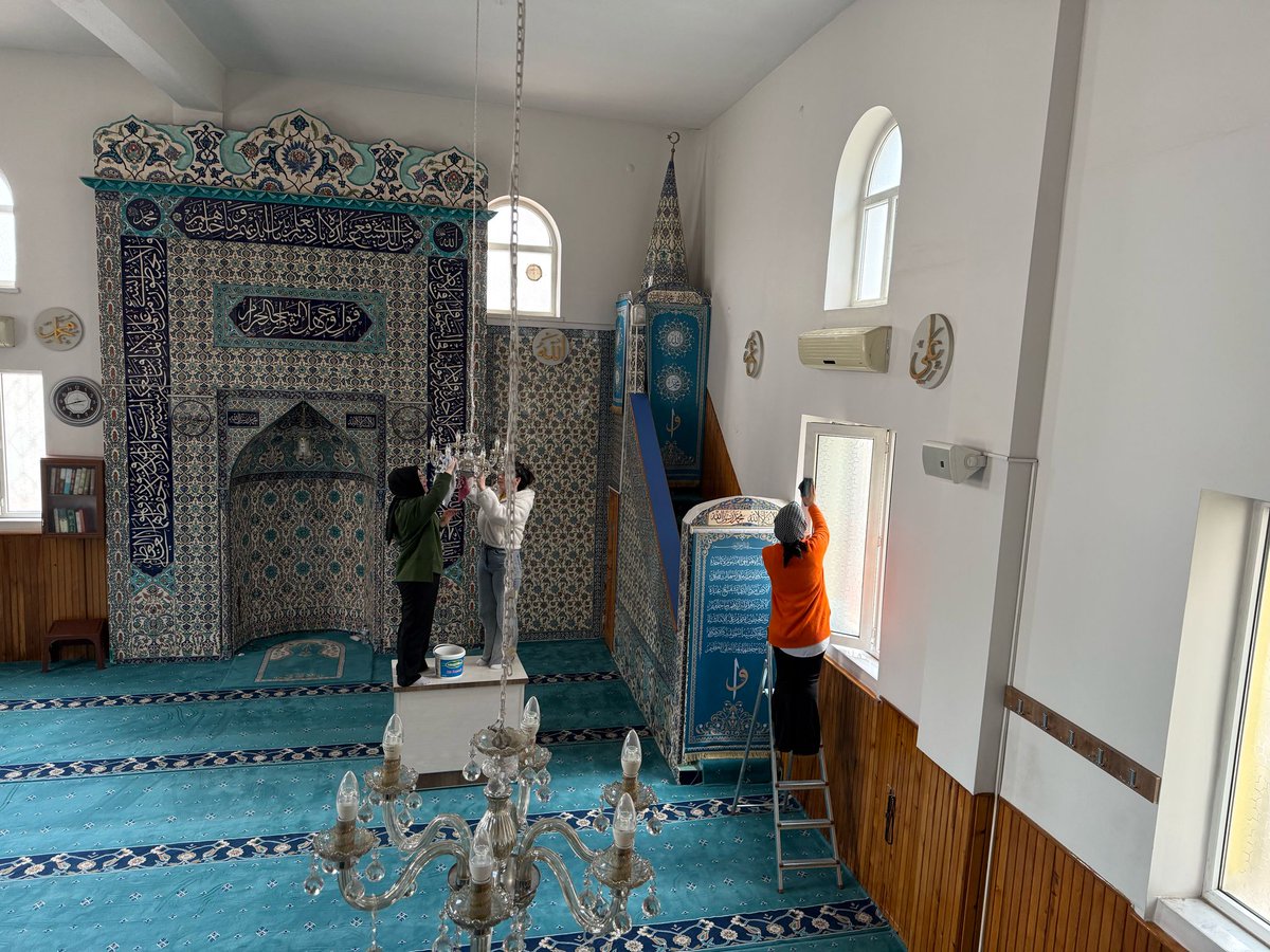 GSB Konya Yurtları (@konyakygm) on Twitter photo 📍Ereğli Kız Yurdu
Ramazan-ı Şerif öncesi öğrencilerimizle birlikte ilçemizdeki Bahçelievler Camisinin temizliğini gerçekleştirdik. Bu mübarek aya huzur içinde başlamak için camimizi ibadete hazırladık. 👏👏👏
#GönüllüyüzBiz
<a href="/OA_BAK/">Dr. Osman Aşkın Bak</a> <a href="/gencliksporbak/">Gençlik ve Spor Bakanlığı 🇹🇷</a> 📍Ereğli Kız Yurdu
Ramazan-ı Şerif öncesi öğrencilerimizle birlikte ilçemizdeki Bahçelievler Camisinin temizliğini gerçekleştirdik. Bu mübarek aya huzur içinde başlamak için camimizi ibadete hazırladık. 👏👏👏
#GönüllüyüzBiz
<a href="/OA_BAK/">Dr. Osman Aşkın Bak</a> <a href="/gencliksporbak/">Gençlik ve Spor Bakanlığı 🇹🇷</a>