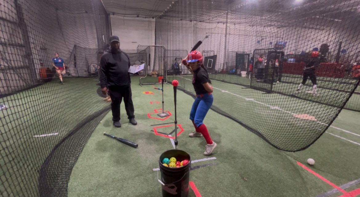 francia2026_'s tweet image. Thursday night hitting with Coach Marty. 

#coronaangelsedwards
#coronaangels
#stayready
#workworkwork