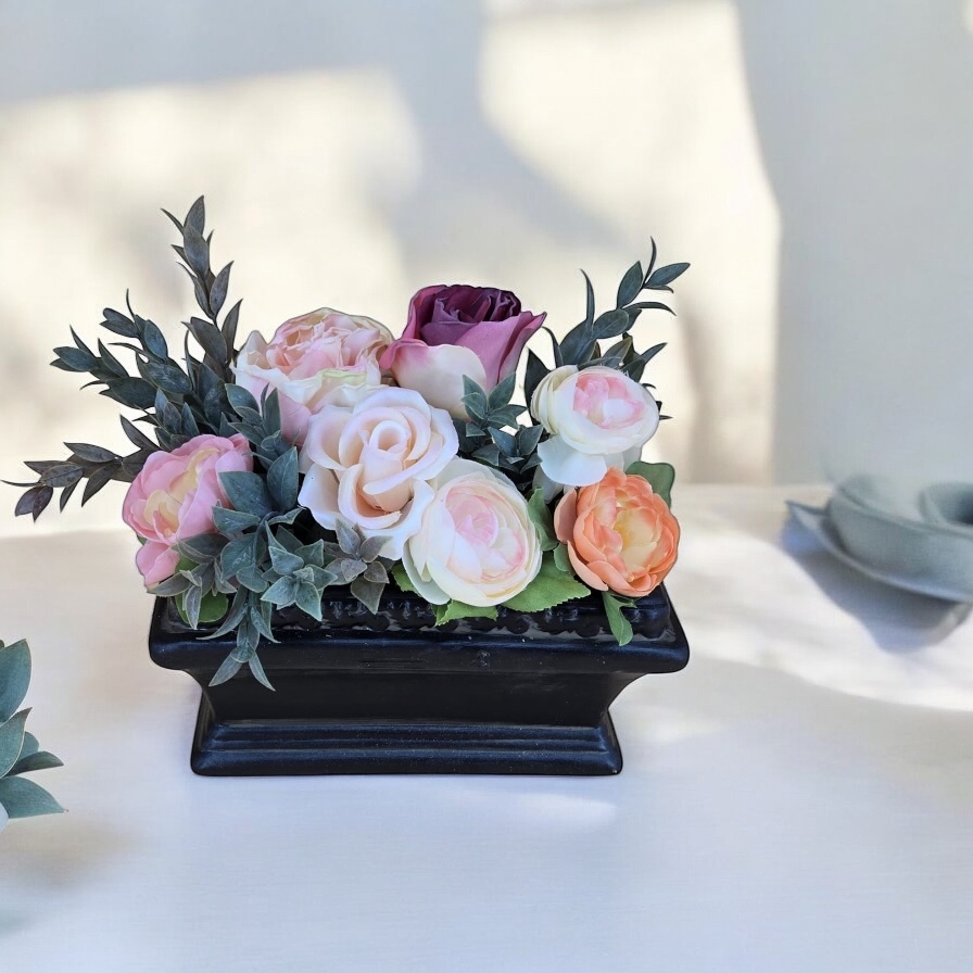 Instant floral paradise! 🌸 Transform any window in minutes with this pre-arranged window box. No planting needed!  Add instant charm and color to your home.

Shop now: etsy.com/shop/GoldenSun…

#windowbox #floraldecor #homedecor #easydecor #etsyshop #GoldenSunDesignsUS