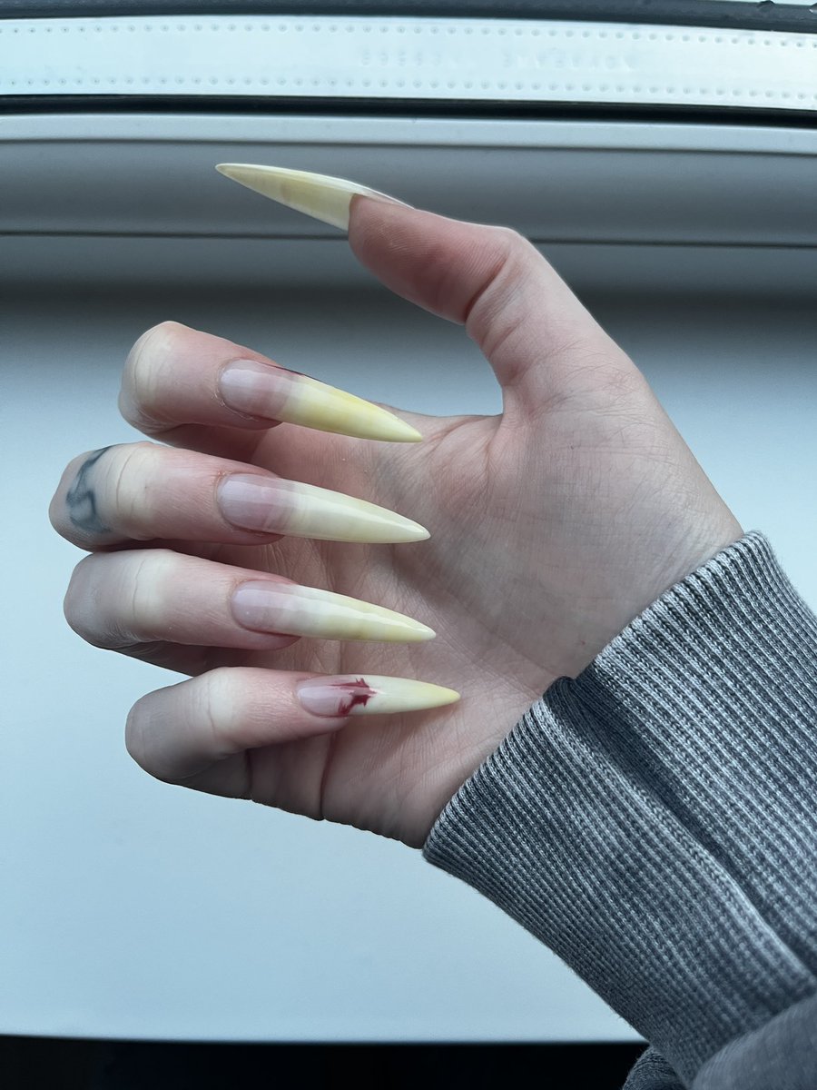 nevethevamp's tweet photo. new claws 🧟‍♀️ https://t.co/BGmsVrzfIh