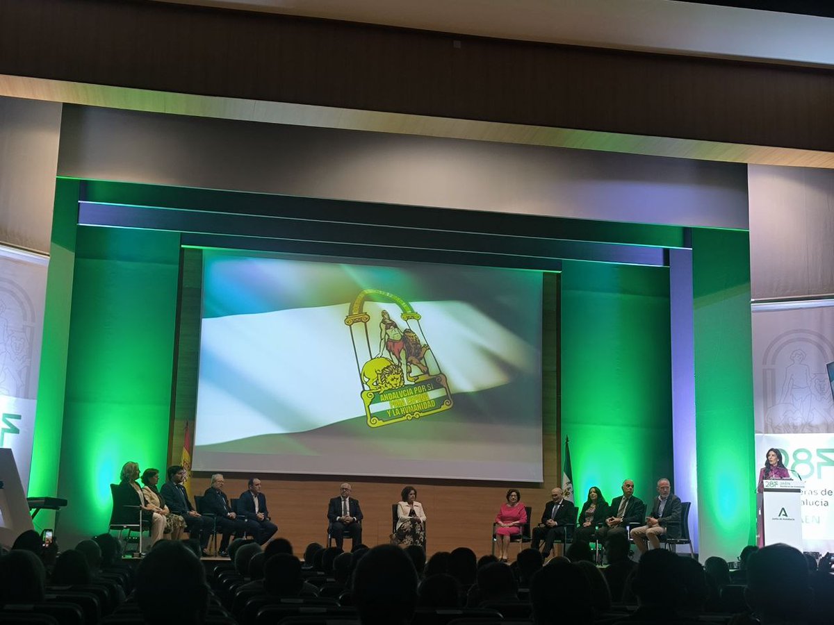 Acompañando en la conmemoración del Día de Andalucía en Jaén en el Aula Magna de la Universidad.