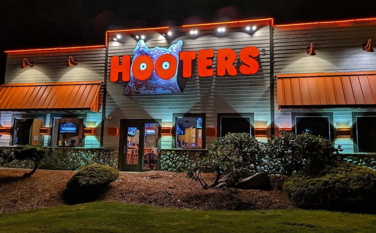 FearedBuck's tweet image. Hooters is reportedly filing for bankruptcy due to a decline in customers and financial struggles