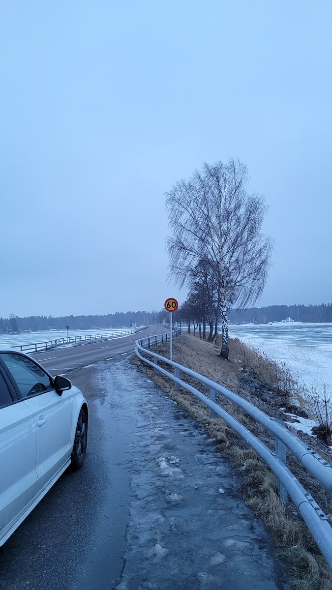 Rtr_Muthukumar's tweet photo. Fully frozen Storsjön lake in Sandviken! Next week flights gonna land here and they are having high speed car race in ploughed tracks on the frozen lake !
#winter #sweden #sandviken #speedweekend #storsjön https://t.co/v4N7V4vtap