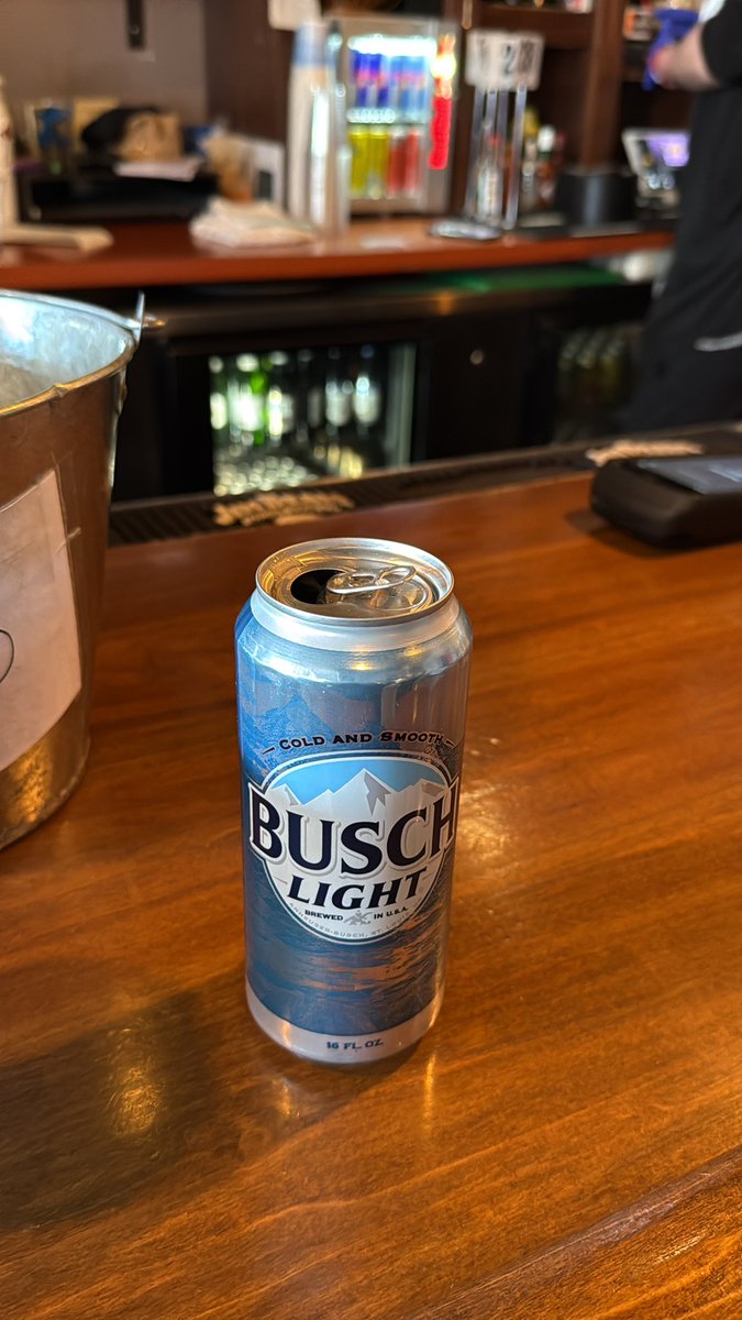 VamosRanas's tweet image. Am I doing it like sig nu? Happy Friday to all that celebrate #lunchbeers #lank