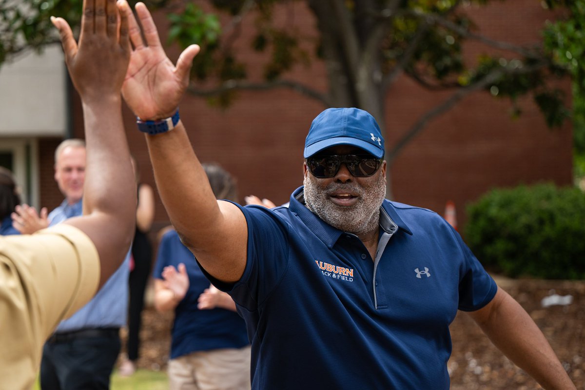 AuburnTFXC's tweet image. Happy Birthday to the leader of the pack! Wishing @BurrellLeroy a fantastic day. Thank you for all that you do and we hope you enjoy your day 🎈🎂🎉

#WarEagle