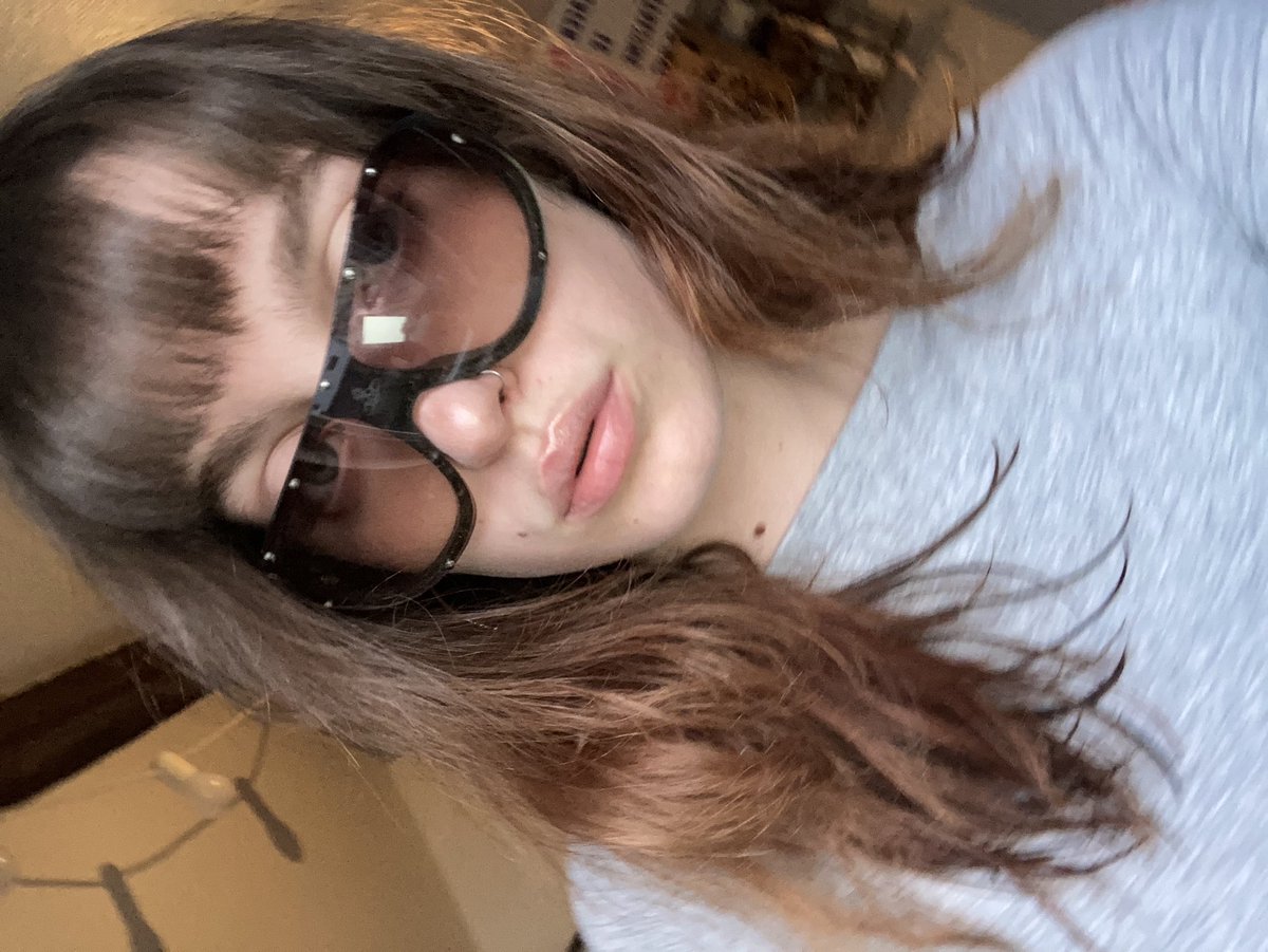 JamannZoe's tweet photo. j’aime bien mes lunettes #part2 https://t.co/ZqAMuMHZ7V