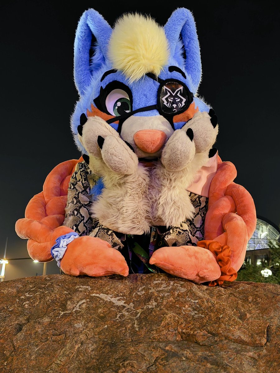 Finally got a chance to wear my fursuit to a con. Been having a blast!! #NFC2025 #NordicFuzzCon #nordicfuzzcon2025