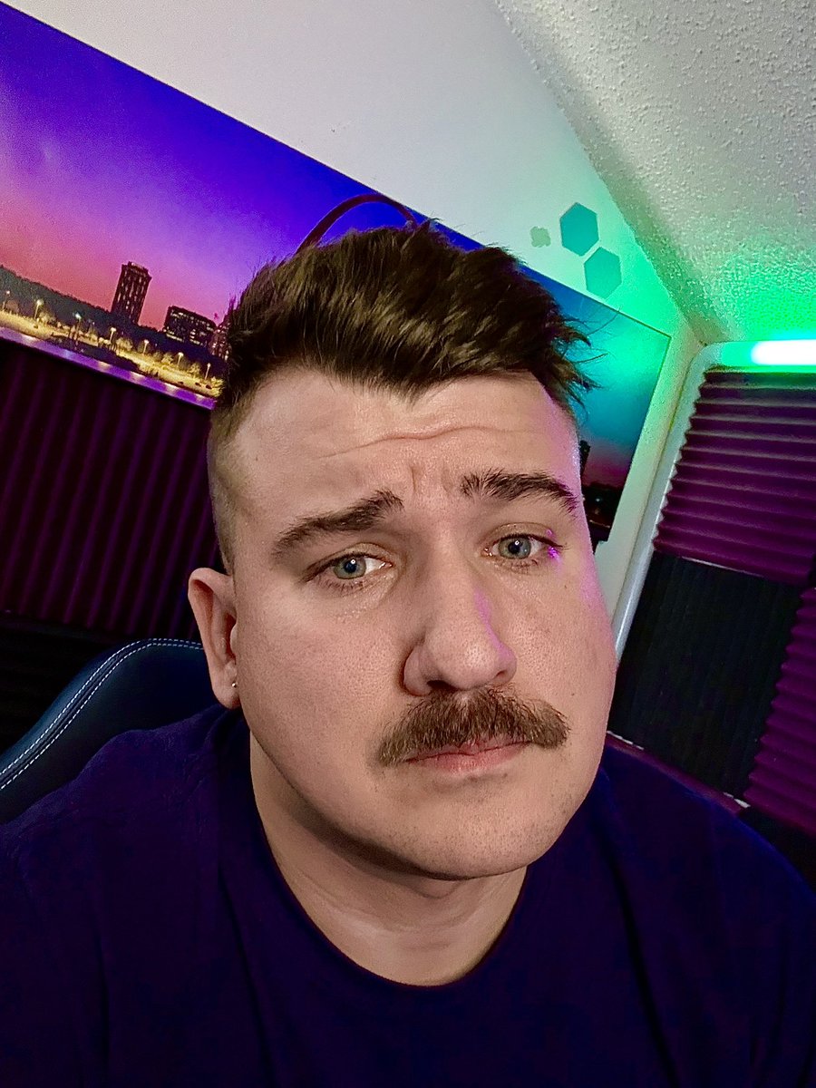 The_SweetD's tweet image. LIVE while the sun is still out? Why not?

Checking out the rivals update