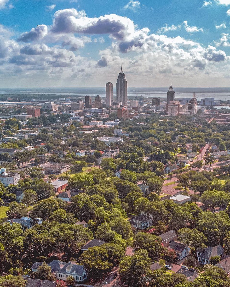 VisitMobileAL's tweet photo. Bird's eye view π¦π #VisitMobile
πΈ: dronealabama on IG https://t.co/FvZs97qZUi