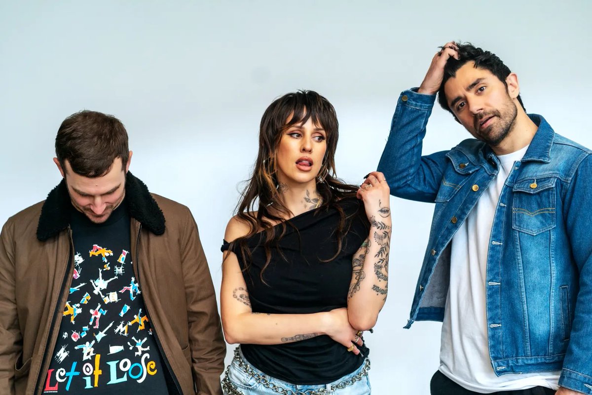 RollingStone's tweet photo. The Cataracs and DEV Reconnect on New Banger 15 Years After ‘Like a G6’

Take a listen: https://t.co/EHXAFzL6Bg https://t.co/hGHcA4XERx