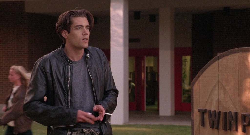 Twin Peaks: Fire Walk with Me (1992)
Dir. David Lynch
🚬 x 27, or one cigarette every 5 minutes
⚠️ REAL SMOKER MOVIE ⚠️
howmanycigarettes.com/twin-peaks-fir…