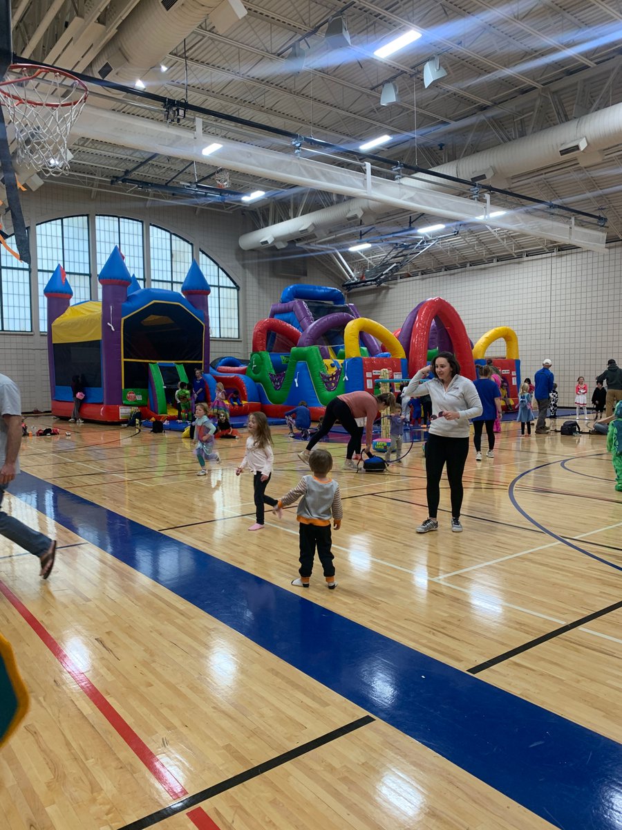 Happy snow day! 

Just a reminder that our afterschool programs are closed this afternoon due to the school closure. Family Gym Time is available until 5:00pm Friday, and again Saturday-Monday if your family is looking for activities. Sadly, no public ice skating today.