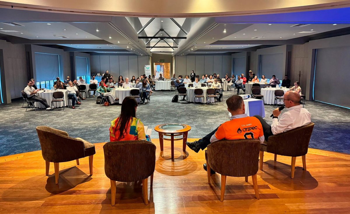 Este es nuestro #ResumenSemanal donde te compartimos las actividades y logros más relevantes:

1️⃣ Comité intersectorial: Conversamos con tres expertos sobre la situación actual del sector energético en Colombia.