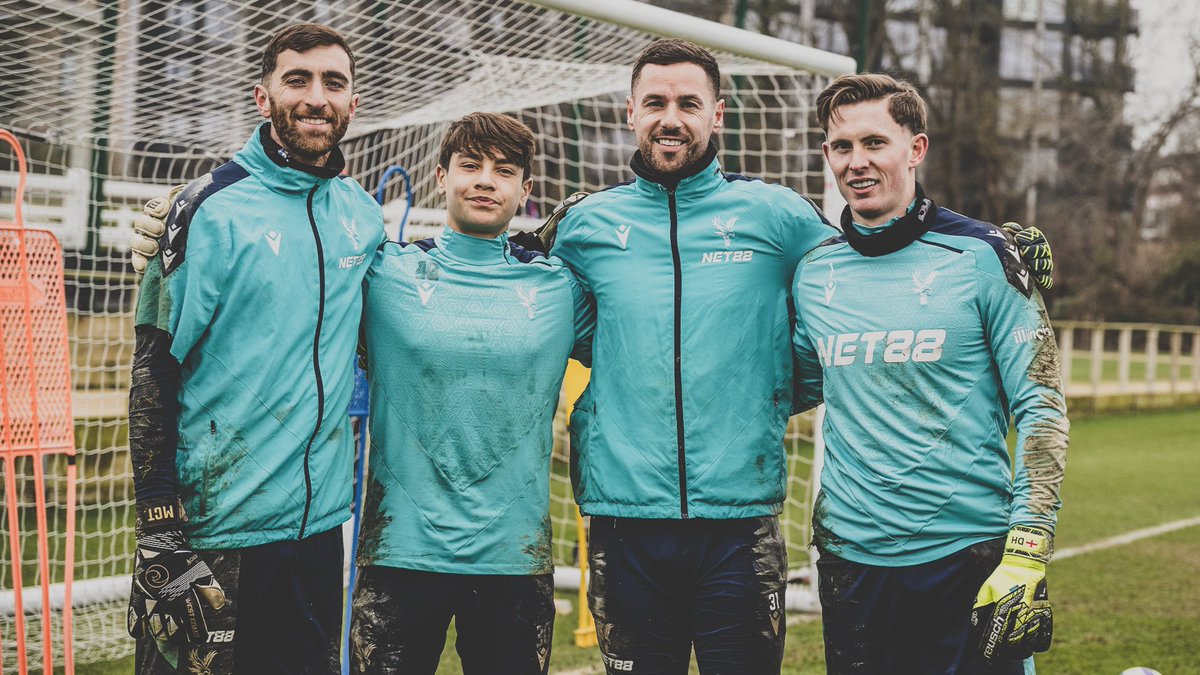 What a moment for 14 year-old goalkeeper Lucca Benetton who trained with the first-team this week ❤️💙

Lucca currently plays for England U15s and is also our U16 Academy goalkeeper.

A special experience that will last a lifetime.

#CPFC // <a href="/CPFCAcademy/">Crystal Palace F.C. Academy</a>