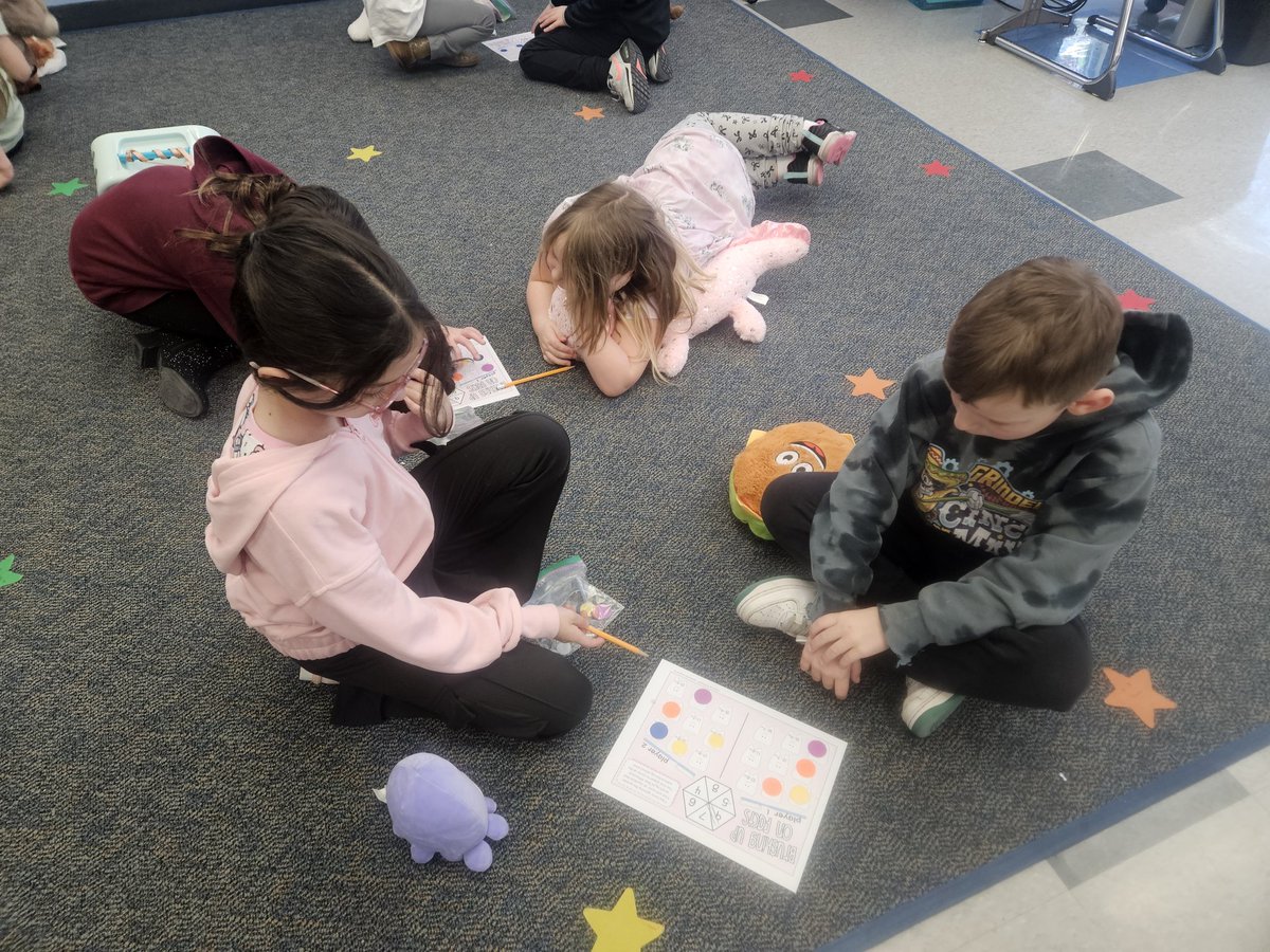 mrsmikonczyk's tweet image. We love our 1st grade buddies! @MsPintosClass #mathmonth #livoniapride