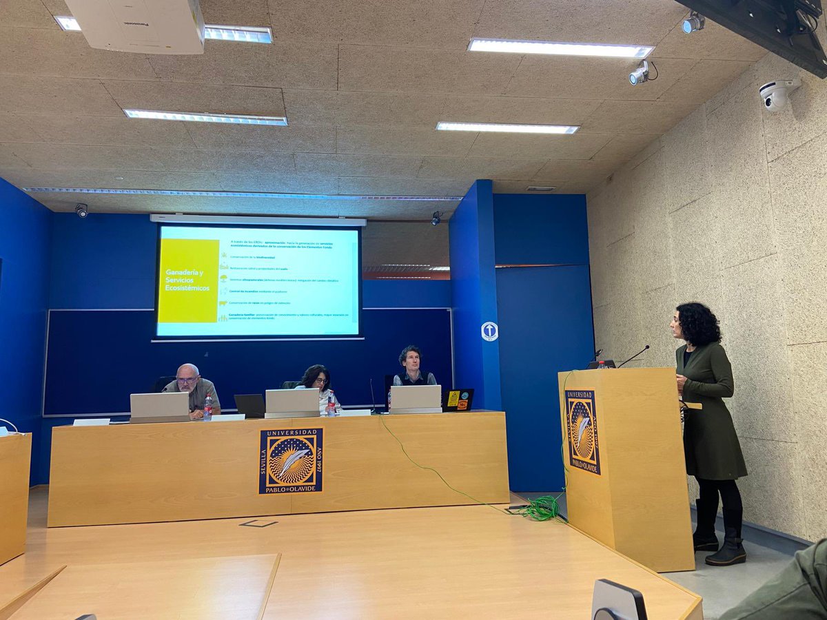 ☺️Tenemos nueva doctora en <a href="/CICYTEX/">CICYTEX</a> 🎓
👉Nuestra investigadora Mª Ramos👩‍🔬Sobresaliente Cum Laude con su tesis↩️  
✅Sustainability of organic farming in a conventionalization context. The case of organic cattle and pig production in Mediterranean systems🌍
cicytex.juntaex.es/-/ramos-garcia…