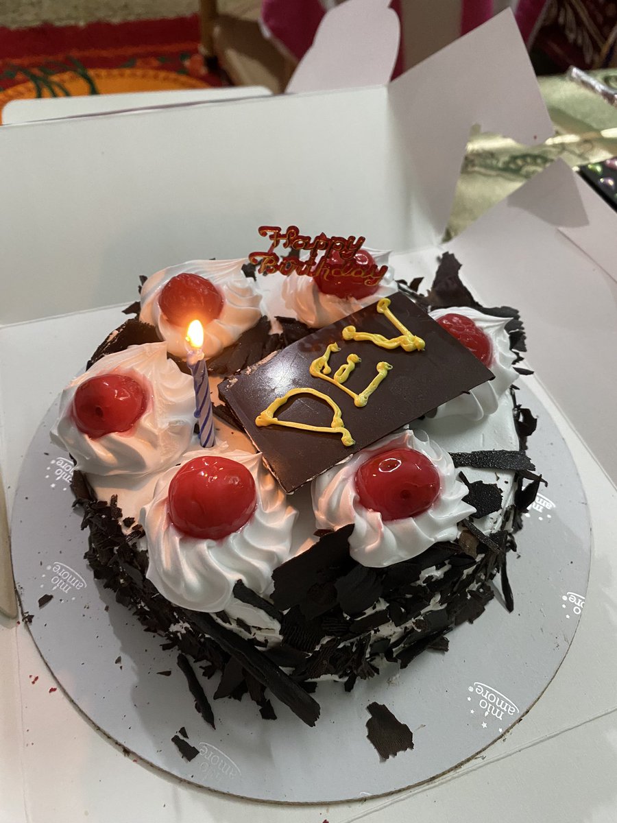 Luckydevjyoti7's tweet photo. It’s my birthday 🎂
#celebration #birthday #PhotoMode #photoshoot #picoftheday #instagood #offwhite #palmangles #photography
#birthdayboy https://t.co/sHmOVQOIm7