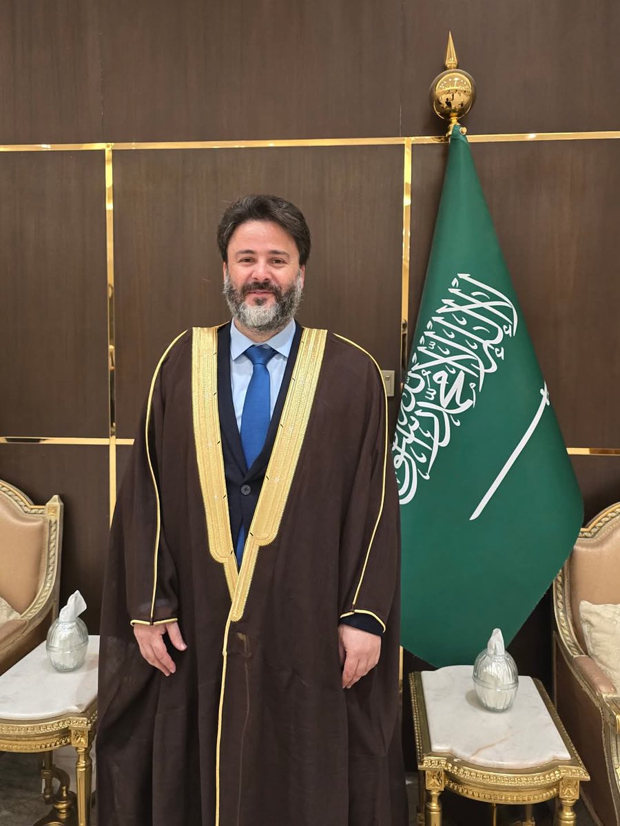 بمناسبة #يوم_التأسيس_السعودي_2025 أتقدم من جميع الأصدقاء في مملكة الخير بالتهنئة بمناسبة هذا اليوم  المجيد، والذي يعتبر لنا كما لأبناء المملكة يوم عزّ وفخر بتاريخ المملكة وحاضرها ونقول معهم : دام عزك يالسعودية  دام عزك يا وطنا دمت مرفوع الرأس بين الأمم فالمجد لك والحب لك ...