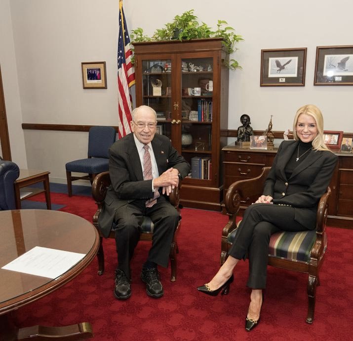MattWallace888's tweet photo. 🚨 PAM BONDI’S LIFE IS IN SERIOUS DANGER RIGHT NOW AS SHE PREPARES TO RELEASE THE EPSTEIN CLIENT LIST 🚨 https://t.co/dLnqDsb1UL