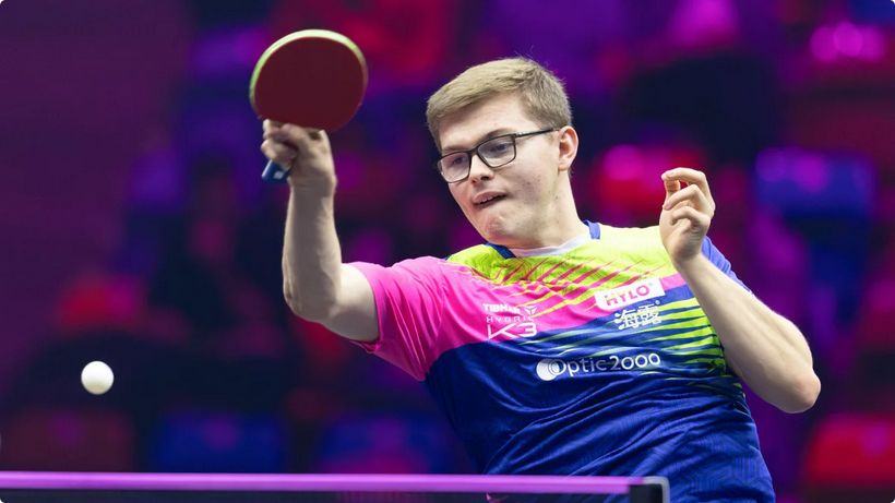 MondeDuSport23's tweet image. 📌 TOP 16 EUROPÉEN
◾️ Alexis Lebrun n’a pas fait dans le détail lors de son entrée en lice en roulant sur  l’Autrichien Daniel Habesohn (3-0). Il se  qualifie pour les quarts de finale sans trembler.
#lequipeTTABLE #TOP16