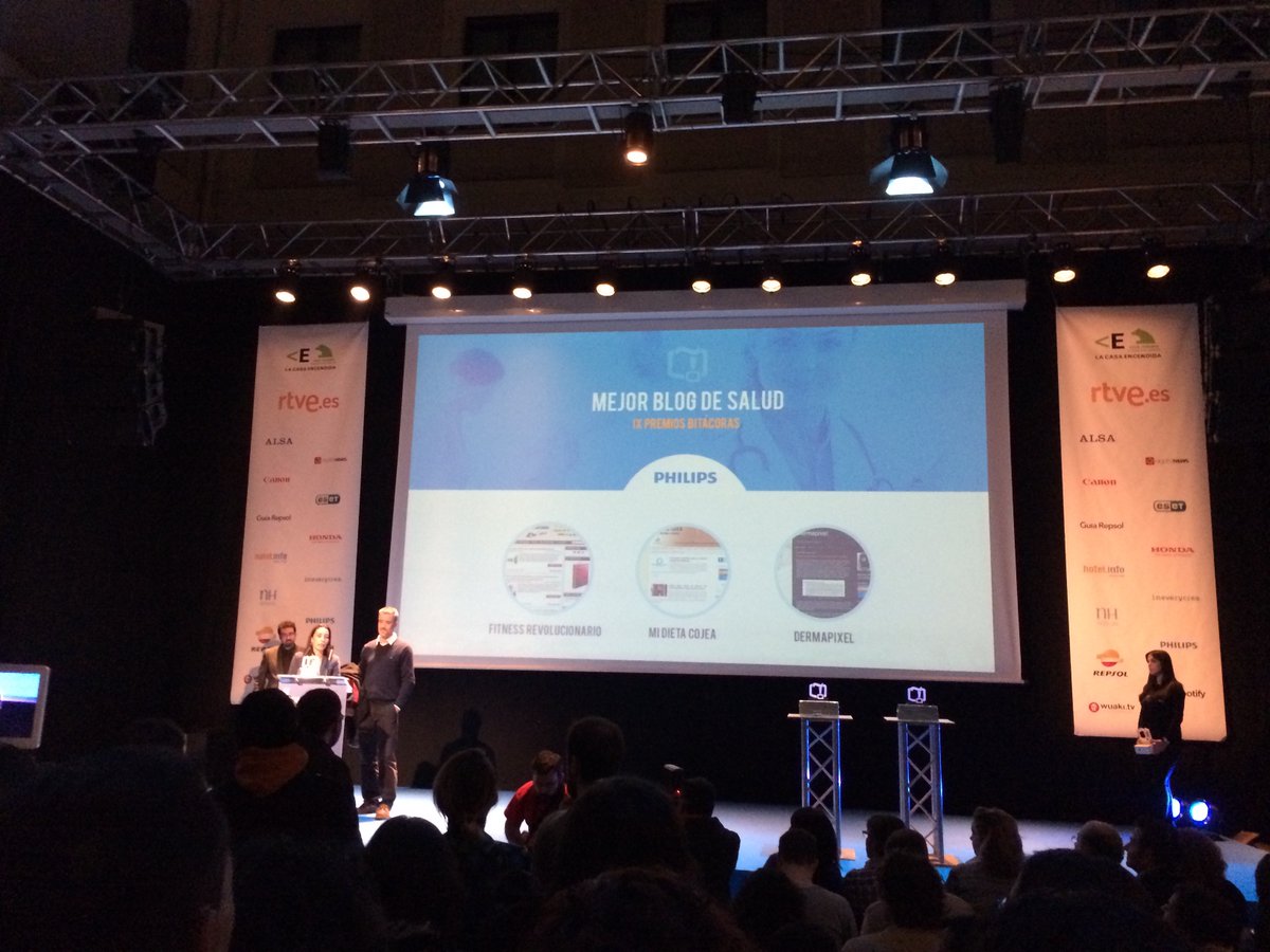 Ayer <a href="/dermapixel/">Dermapixel</a> cumplió 14 años. Casi 38 millones de visitas desde entonces, más de 1400 entradas, 700 casos clínicos, unos cuantos premios y un montón de cariño de residentes, dermas, pediatras, médicos de familia, farmacéuticos, enfermeras, podólogos y pacientes.
Seguimos...