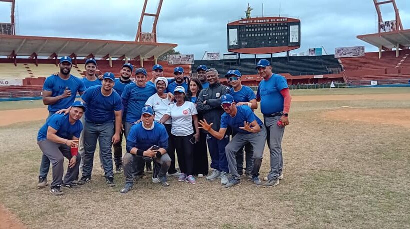 Los Galácticos de la capital se coronaron hoy por décima ocasión consecutiva en el Torneo Nacional de Softbol de la Prensa en predios del estadio Victoria de Girón al vencer al conjunto de Holguín.
#PeriodicoGiron :
giron.cu/2025/02/21/se-…