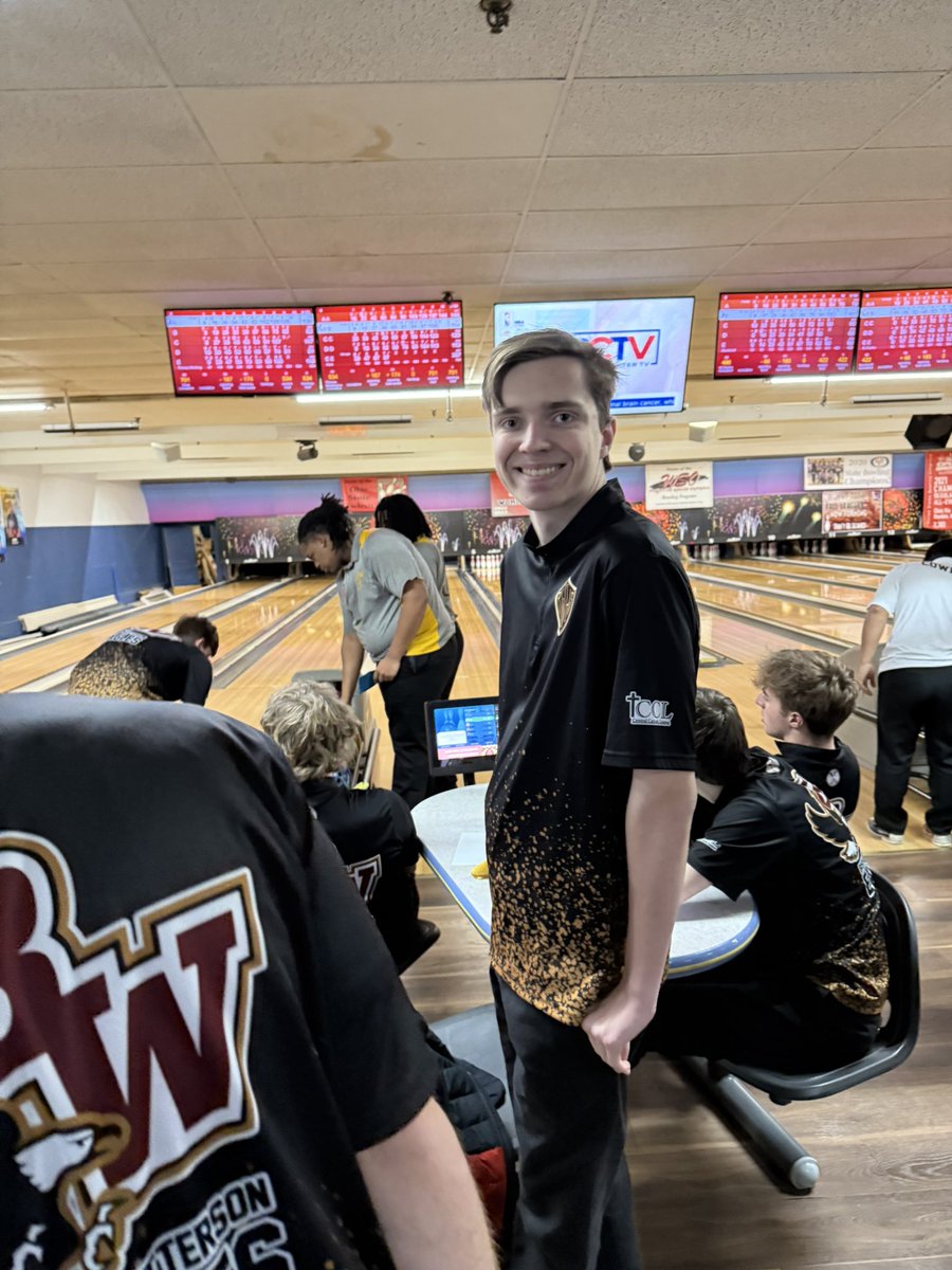 In the middle of Sectionals and Soren S jumps in off the bench for the 3rd game and bowls his personal best game of 128! Congrats Soren!!!! 🎳🎳🎳🎳🎳