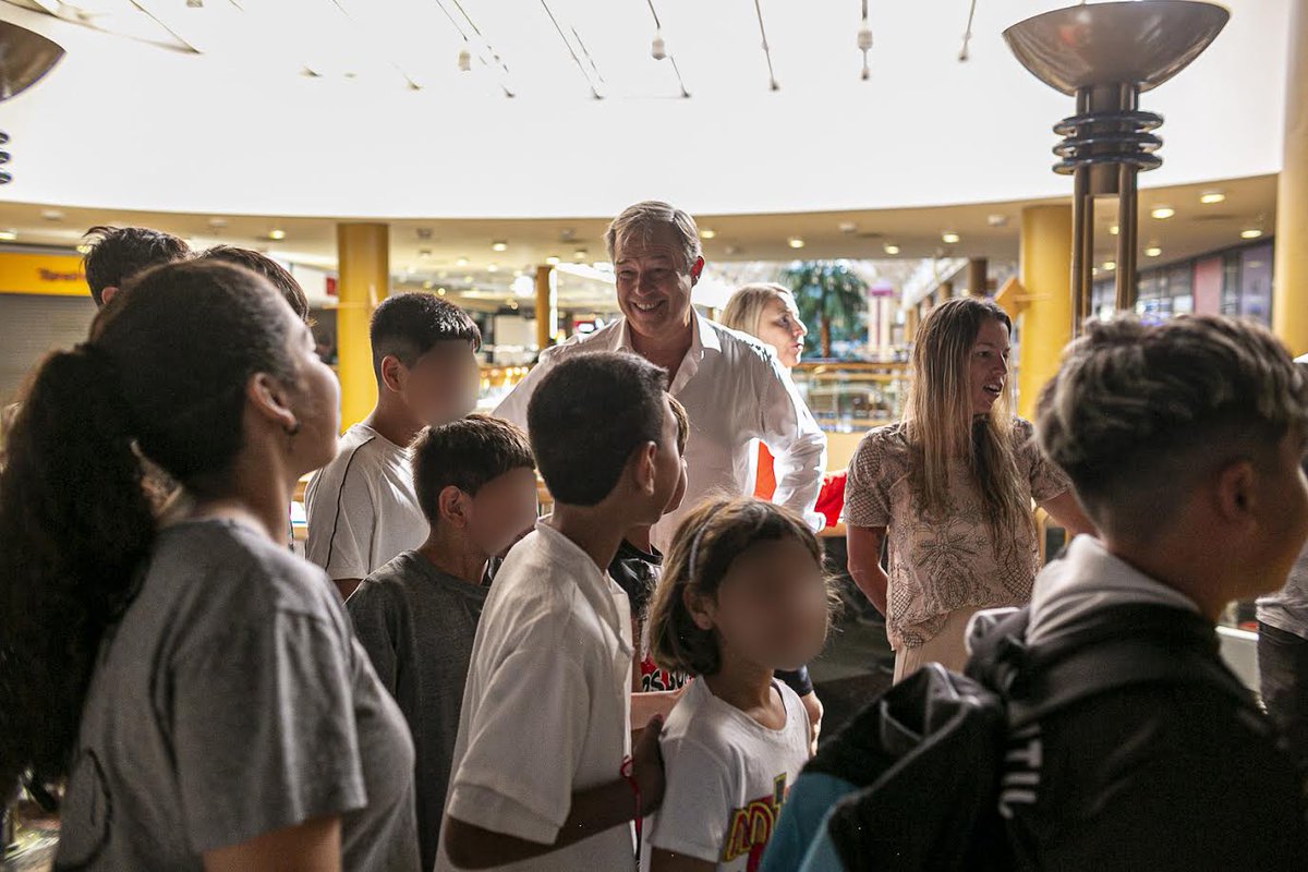 CascallaresPJ's tweet photo. Una alegría acompañar a 130 niñas y los niños del Hogar El Alba, la Asociación Civil “Mundo Feliz” y el Merendero “Juntos por los Niños” al cine de @bouleshopp en el marco de una jornada solidaria impulsada por @causacomunbrown.

#BroenConVos https://t.co/LflciInnw2
